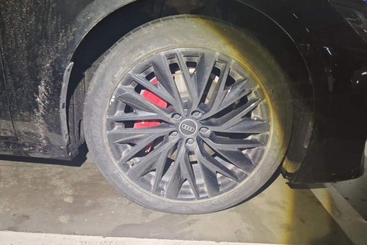 Used Audi A7L 2024 45TFSI S-line Dream-Building Edition Flow Crystal Package Right Front Wheel Hub