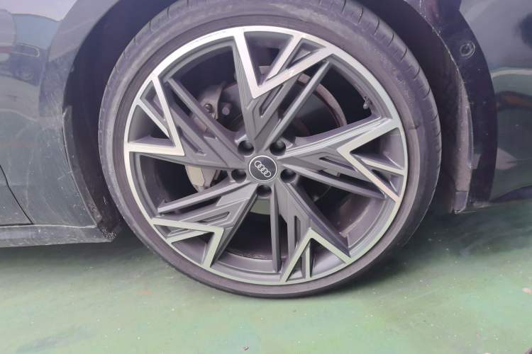 Used Audi A7L 2024 45 TFSI quattro S-line Black Warrior Edition Right Front Wheel Hub