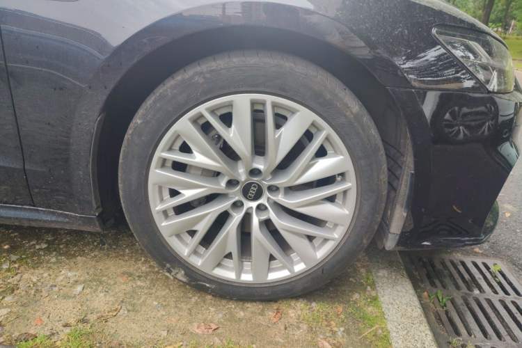 Used Audi A7L 2024 45TFSI S-line Dream-Building Edition Flow Crystal Package Right Front Wheel Hub