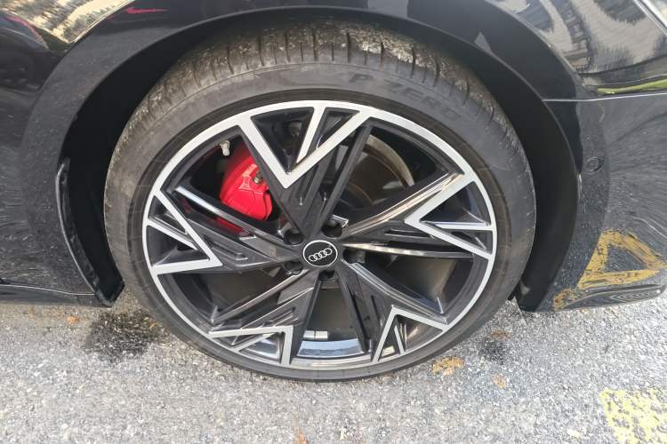 Used Audi A7L 2024 45 TFSI quattro Black Warrior Edition Right Front Wheel Hub