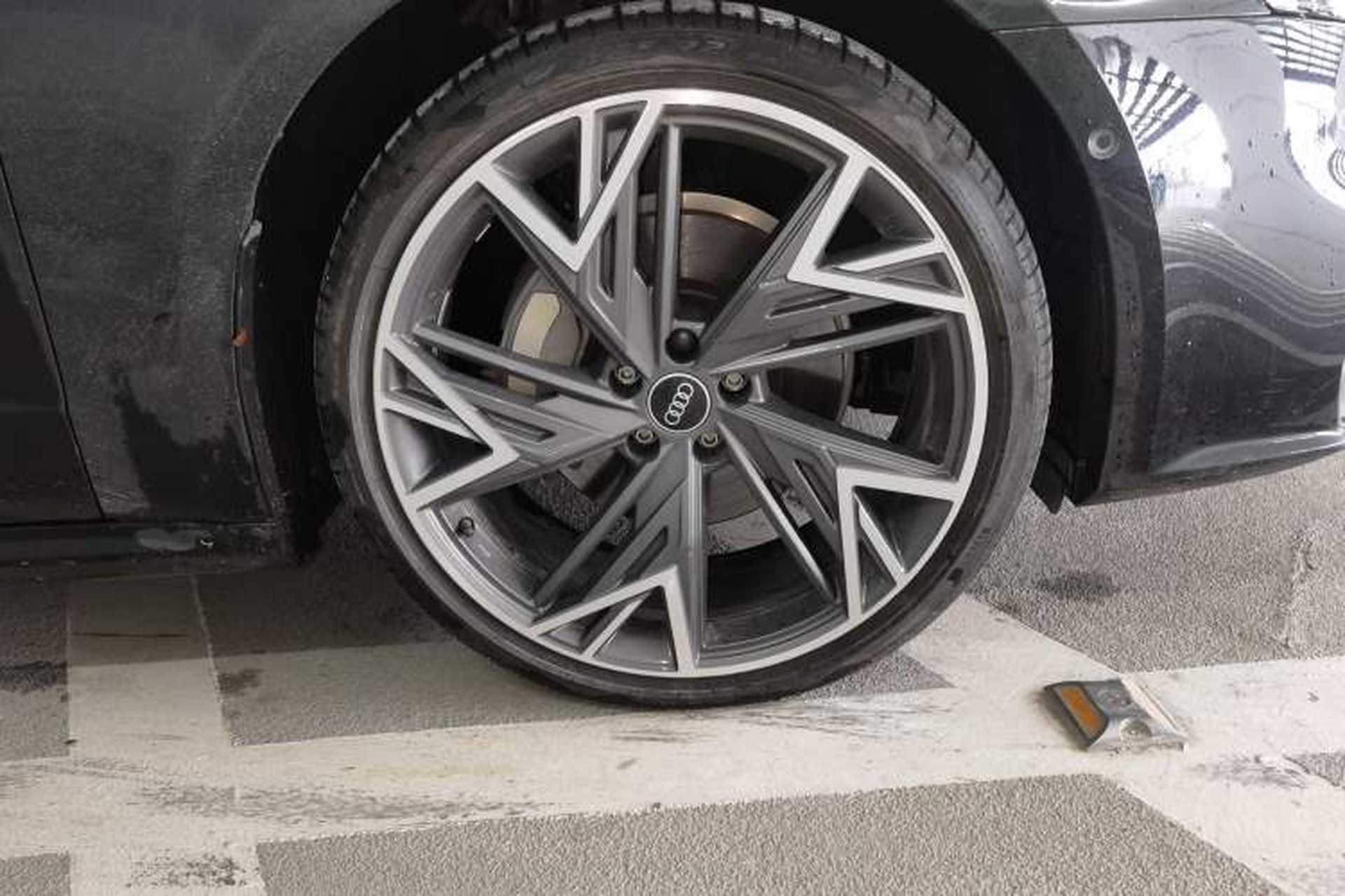 Used Audi A7L 2024 45 TFSI quattro Black Warrior Edition Right Front Wheel Hub
