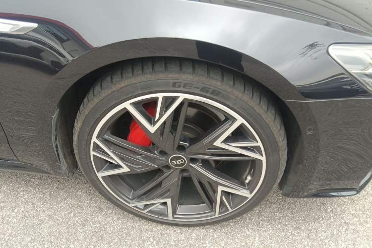 Used Audi A7L 2024 45 TFSI quattro Black Warrior Edition Right Front Wheel Hub