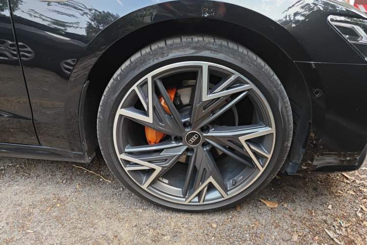 Used Audi A7L 2024 45 TFSI quattro S-line Black Warrior Edition Right Front Wheel Hub