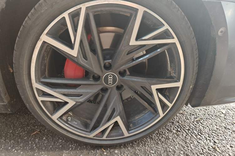 Used Audi A7L 2024 45 TFSI quattro Black Warrior Edition Right Front Wheel Hub