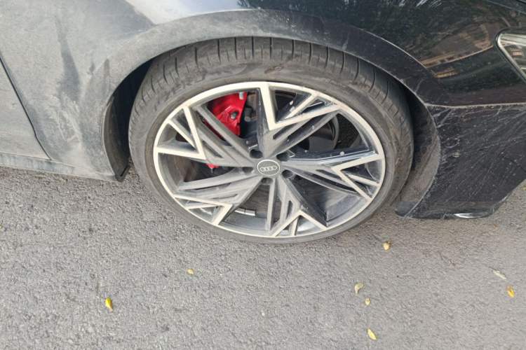 Used Audi A7L 2024 45 TFSI quattro Black Warrior Edition Right Front Wheel Hub