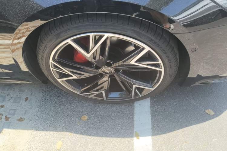 Used Audi A7L 2024 45 TFSI quattro Black Warrior Edition Right Front Wheel Hub