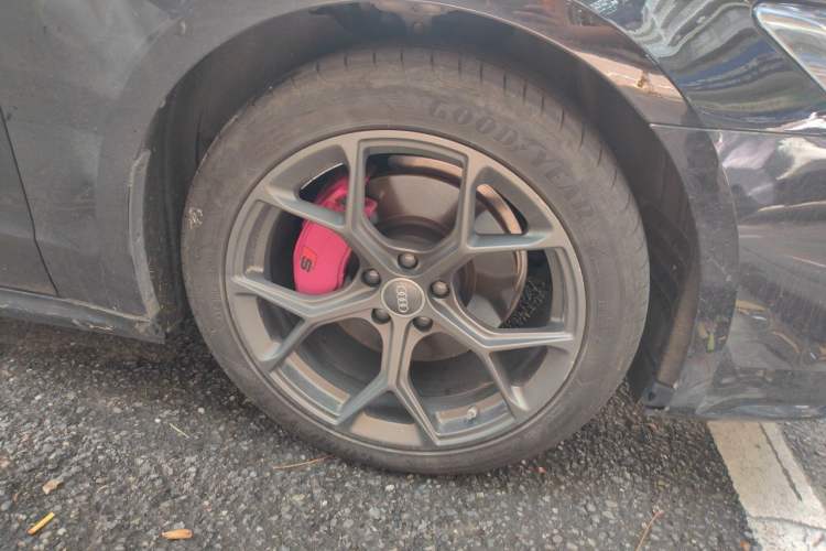 Used Audi A7L 2024 45 TFSI Luxury Edition Right Front Wheel Hub