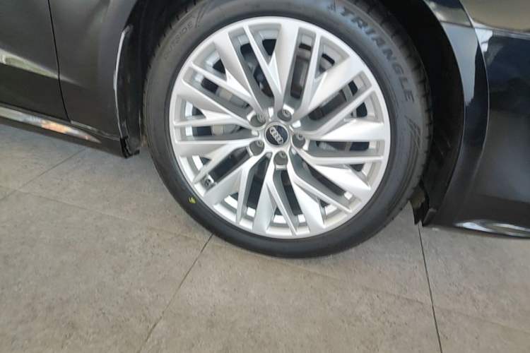 Used Audi A7L 2024 45TFSI S-line Dream-Building Edition Flow Crystal Package Right Front Wheel Hub