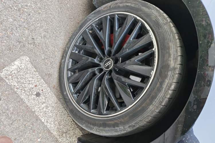 Used Audi A7L 2024 45TFSI S-line Dream-Building Edition Flow Crystal Package Right Front Wheel Hub