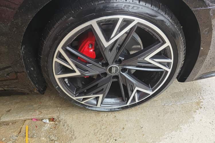 Used Audi A7L 2024 45 TFSI quattro Black Warrior Edition Right Front Wheel Hub