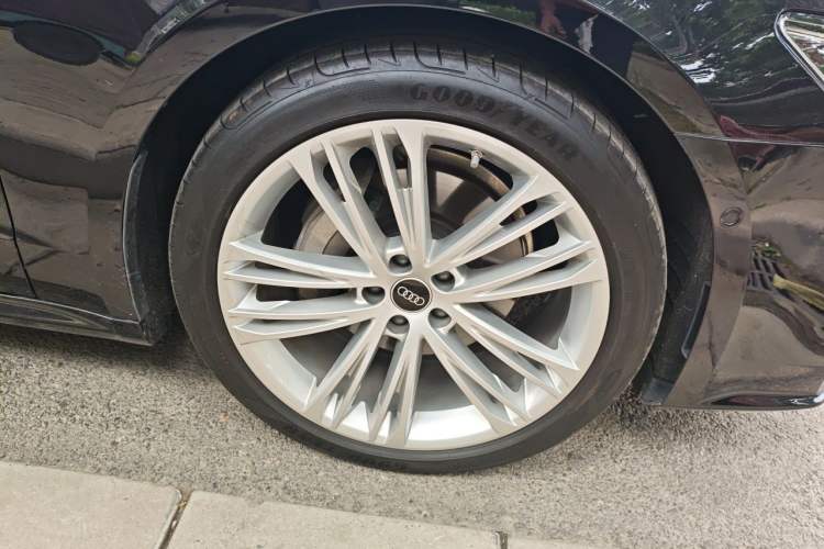 Used Audi A7L 2024 45 TFSI quattro Luxury Edition Right Front Wheel Hub