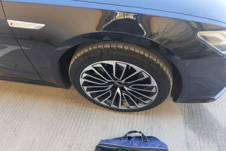 Used Audi A7L 2024 45 TFSI Luxury Edition Right Front Wheel Hub