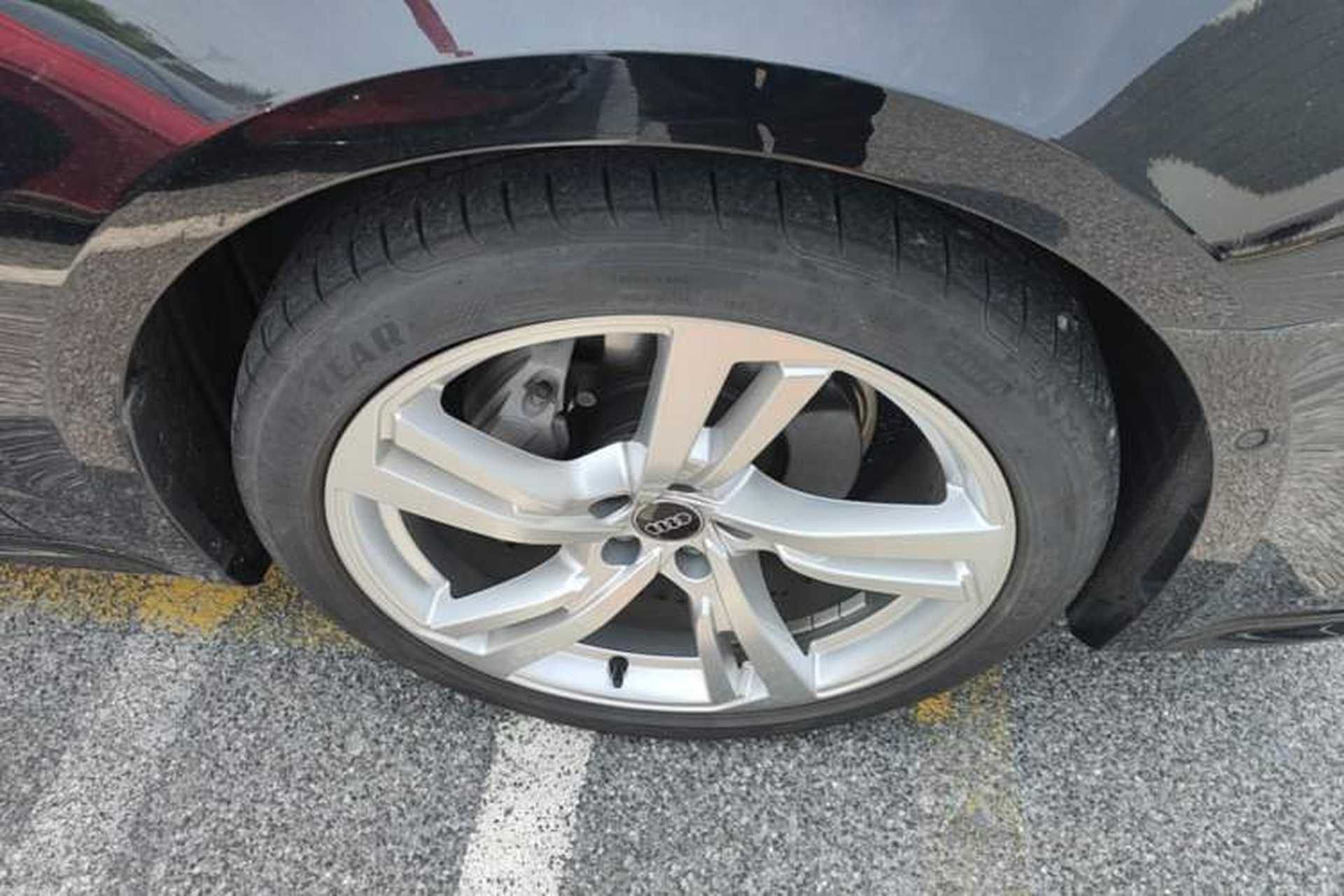 Used Audi A7L 2024 45TFSI quattro S-line Visionary Edition Flow Crystal Package Right Front Wheel Hub