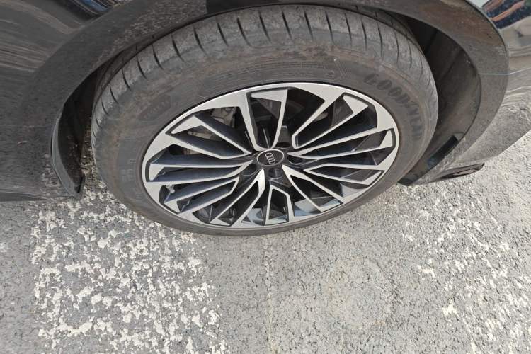 Used Audi A7L 2024 45 TFSI Luxury Edition Right Front Wheel Hub