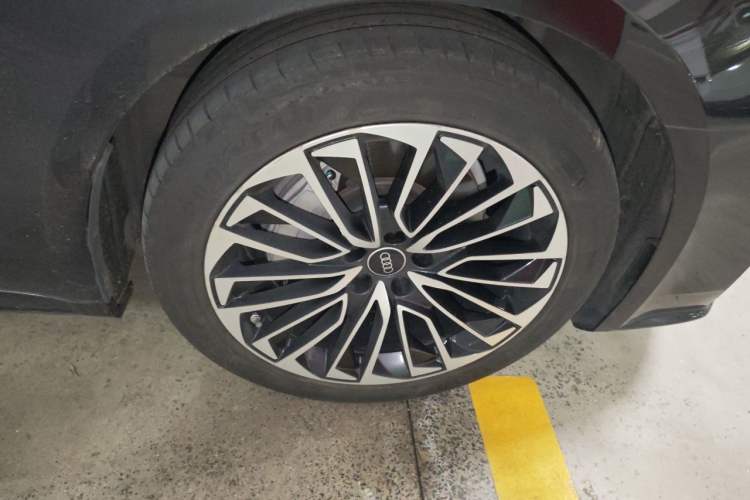Used Audi A7L 2024 45 TFSI Luxury Edition Right Front Wheel Hub