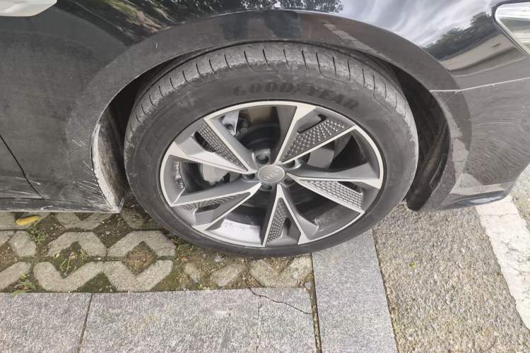 Used Audi A7L 2024 45 TFSI Luxury Edition Right Front Wheel Hub