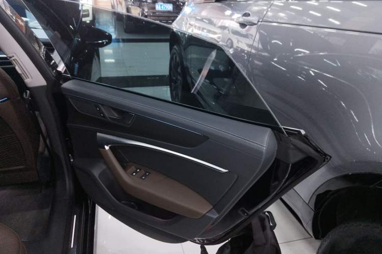Used Audi A7L 2024 45TFSI S-line Dream-Building Edition Flow Crystal Package Right Rear Door Interior