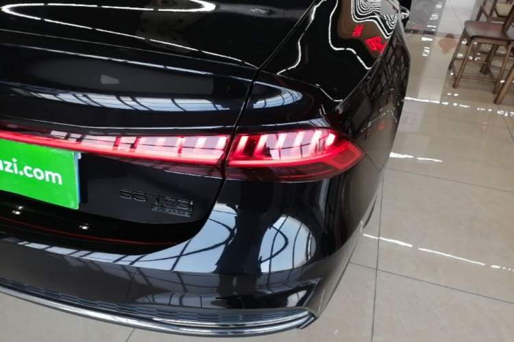 Used Audi A7L 2024 45TFSI S-line Dream-Building Edition Flow Crystal Package Right Rear Taillight