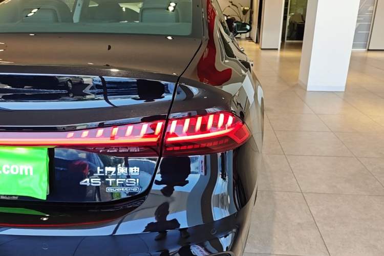 Used Audi A7L 2024 45 TFSI quattro Luxury Edition Right Rear Taillight
