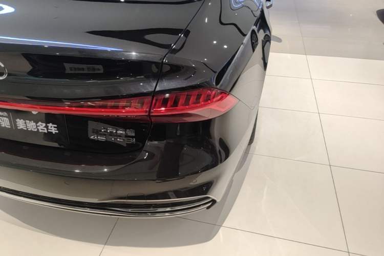 Used Audi A7L 2024 45TFSI S-line Dream-Building Edition Flow Crystal Package Right Rear Taillight
