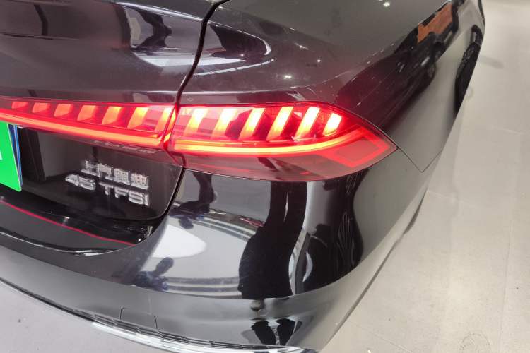 Used Audi A7L 2024 45 TFSI Luxury Edition Right Rear Taillight