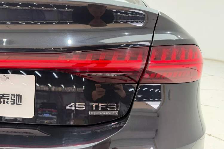 Used Audi A7L 2024 45 TFSI Luxury Edition Right Rear Taillight