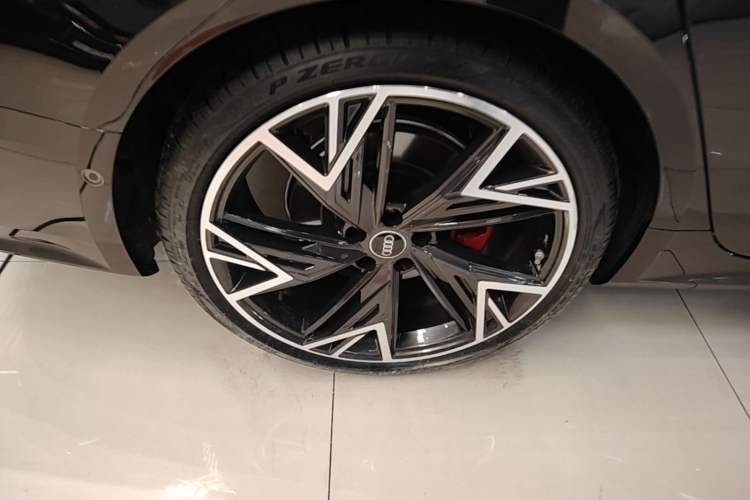 Used Audi A7L 2024 45 TFSI quattro Black Warrior Edition Right Rear Wheel Hub