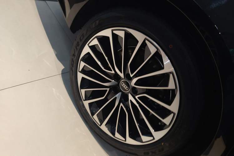 Used Audi A7L 2024 45 TFSI Luxury Edition Right Rear Wheel Hub