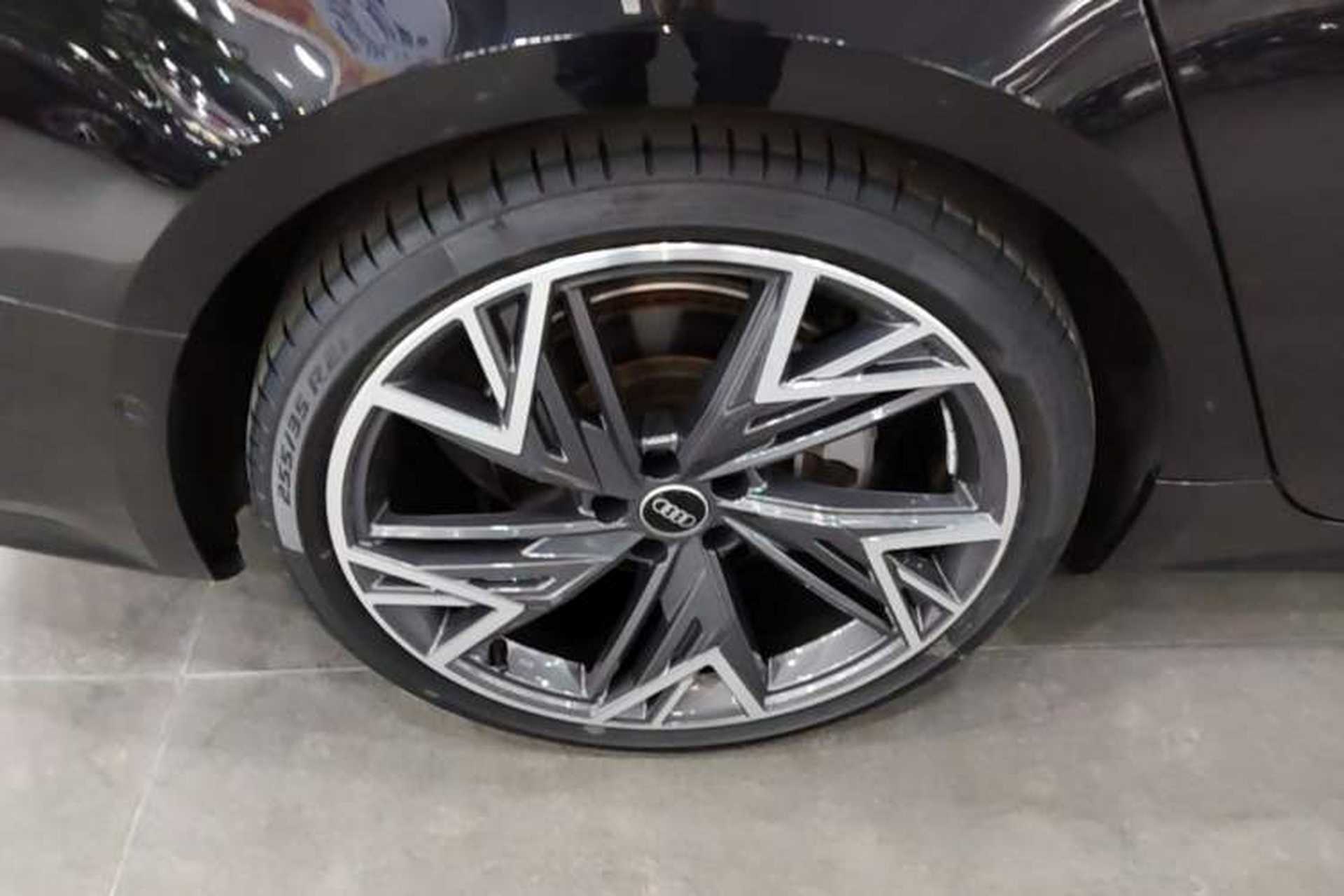 Used Audi A7L 2024 45 TFSI quattro S-line Black Warrior Edition Right Rear Wheel Hub