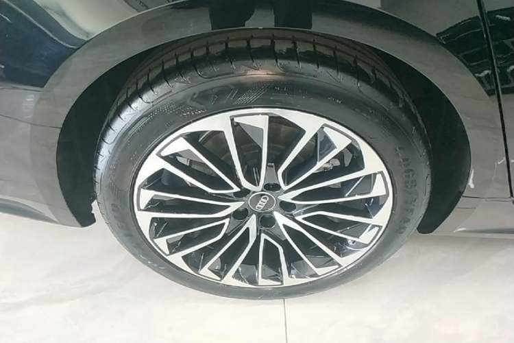 Used Audi A7L 2024 45 TFSI Luxury Edition Right Rear Wheel Hub