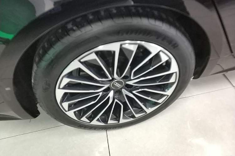 Used Audi A7L 2024 45 TFSI Luxury Edition Right Rear Wheel Hub