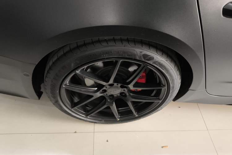 Used Audi A7L 2024 45TFSI S-line Dream-Building Edition Flow Crystal Package Right Rear Wheel Hub