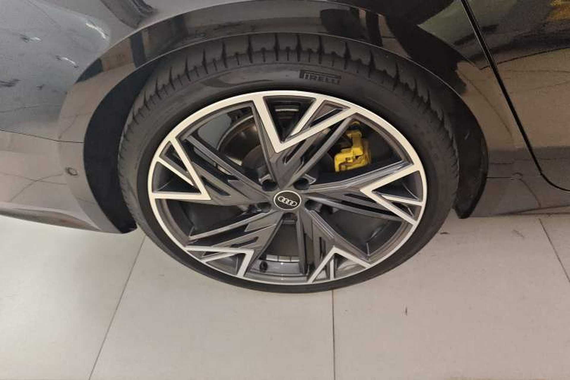 Used Audi A7L 2024 45 TFSI quattro S-line Black Warrior Edition Right Rear Wheel Hub