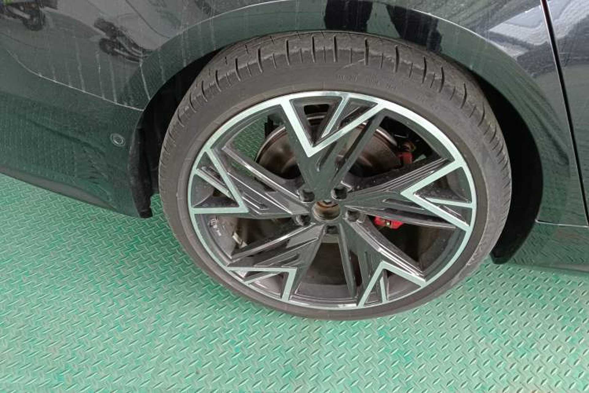 Used Audi A7L 2024 45 TFSI quattro Black Warrior Edition Right Rear Wheel Hub
