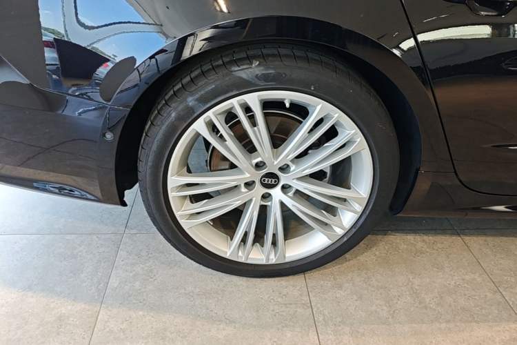 Used Audi A7L 2024 45 TFSI quattro Luxury Edition Right Rear Wheel Hub