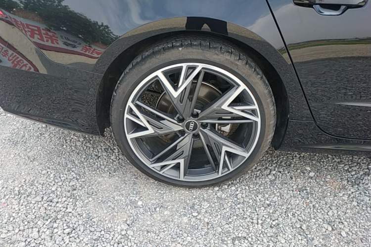 Used Audi A7L 2024 45 TFSI quattro S-line Black Warrior Edition Right Rear Wheel Hub