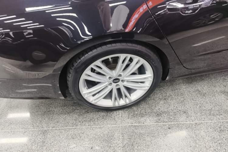 Used Audi A7L 2024 45 TFSI quattro Luxury Edition Right Rear Wheel Hub