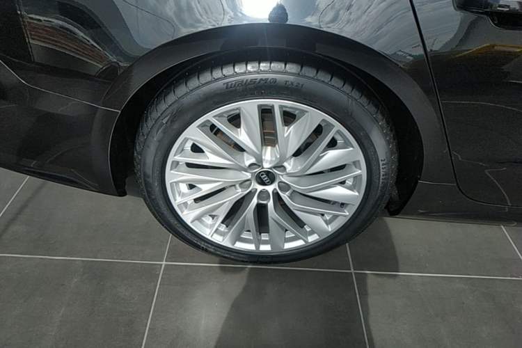 Used Audi A7L 2024 45TFSI S-line Dream-Building Edition Flow Crystal Package Right Rear Wheel Hub