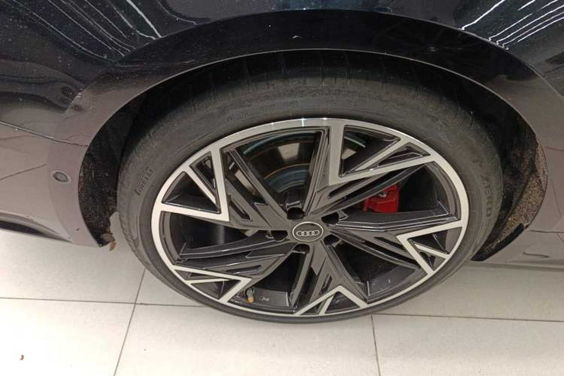 Used Audi A7L 2024 45 TFSI quattro Black Warrior Edition Right Rear Wheel Hub