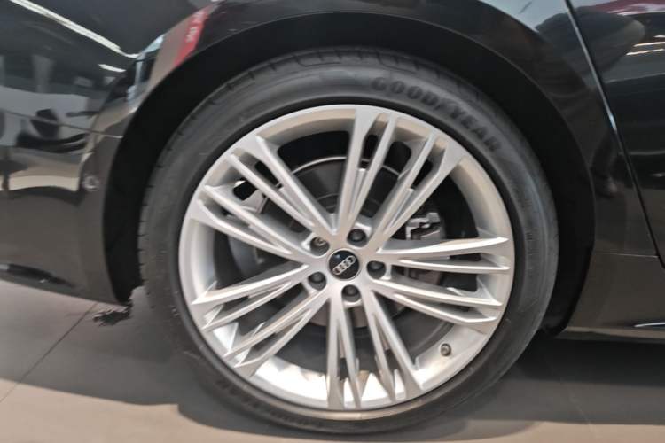 Used Audi A7L 2024 45 TFSI quattro Luxury Edition Right Rear Wheel Hub