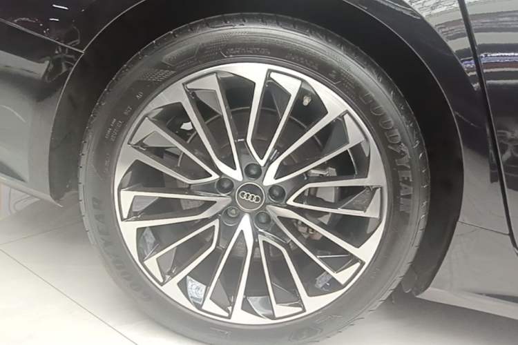 Used Audi A7L 2024 45 TFSI Luxury Edition Right Rear Wheel Hub