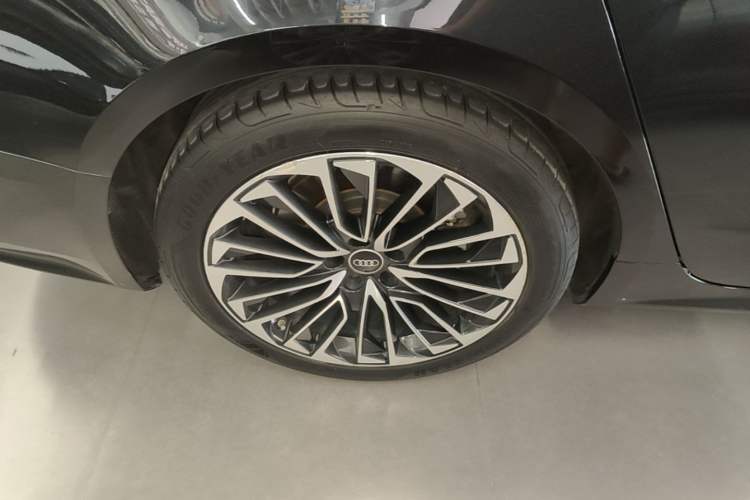 Used Audi A7L 2024 45 TFSI Luxury Edition Right Rear Wheel Hub