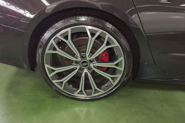 Used Audi A7L 2024 55TFSI quattro S-line Boundary Edition Flow Crystal Package Right Rear Wheel Hub