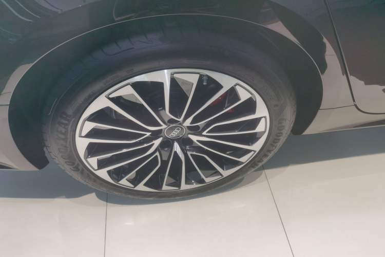Used Audi A7L 2024 45 TFSI Luxury Edition Right Rear Wheel Hub