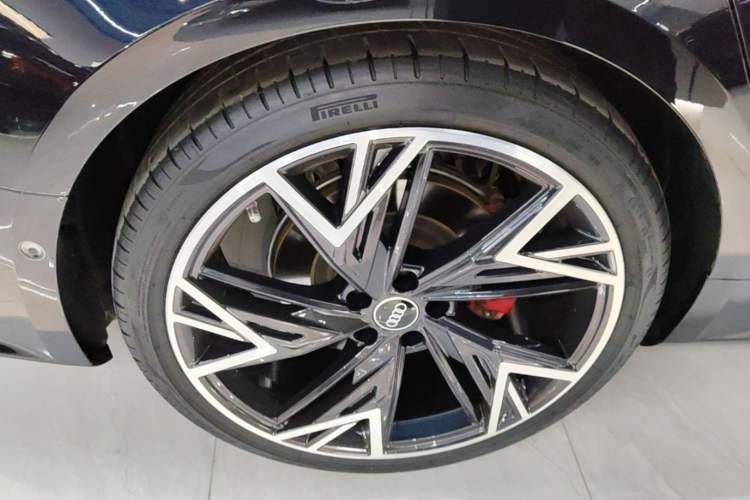 Used Audi A7L 2024 45 TFSI quattro Black Warrior Edition Right Rear Wheel Hub