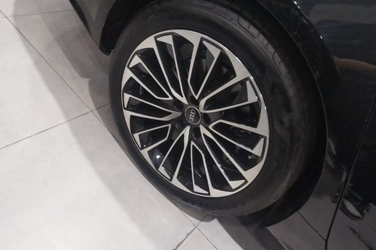 Used Audi A7L 2024 45 TFSI Luxury Edition Right Rear Wheel Hub