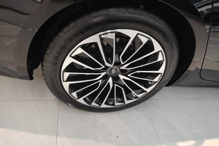 Used Audi A7L 2024 45 TFSI Luxury Edition Right Rear Wheel Hub