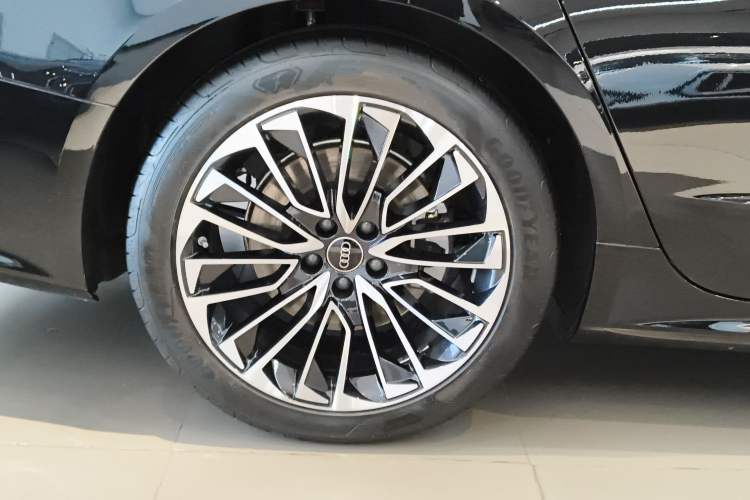 Used Audi A7L 2024 45 TFSI Luxury Edition Right Rear Wheel Hub