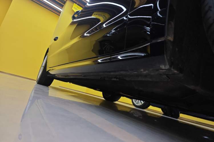 Used Audi A7L 2024 45TFSI S-line Dream-Building Edition Flow Crystal Package Right Side Sill
