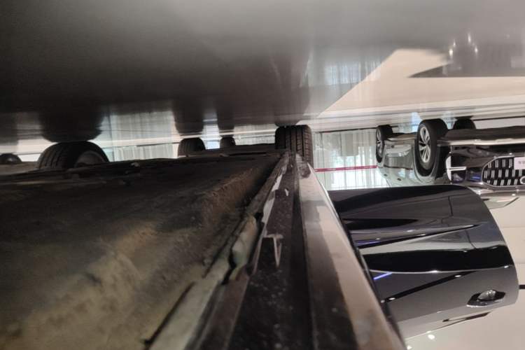 Used Audi A7L 2024 45TFSI S-line Dream-Building Edition Flow Crystal Package Right Side Sill